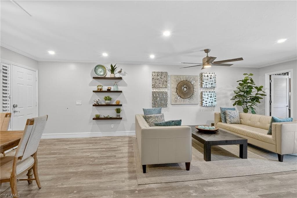 636 Wiggins Bay Dr 636, Naples, FL 34110-16