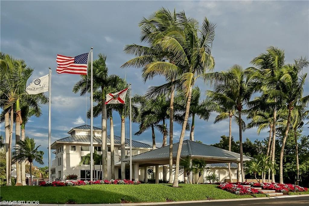 636 Wiggins Bay Dr 636, Naples, FL 34110-40