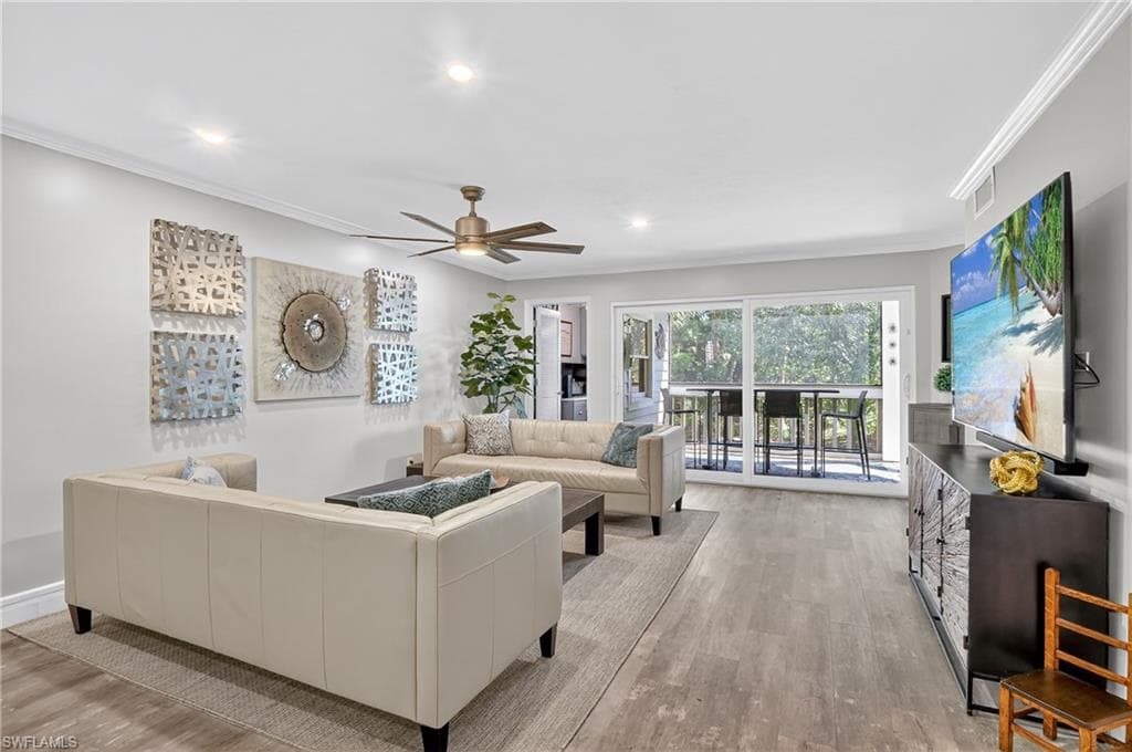 636 Wiggins Bay Dr 636, Naples, FL 34110-4