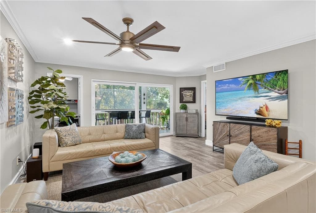 636 Wiggins Bay Dr 636, Naples, FL 34110-5
