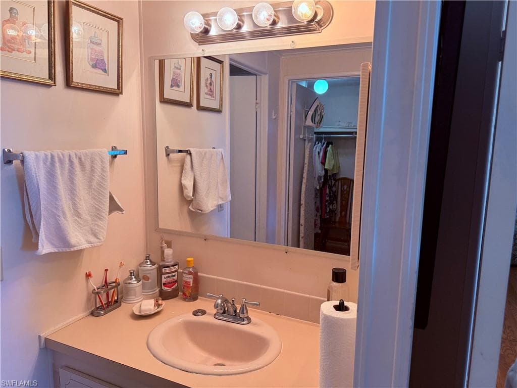 621 Charlemagne Blvd, Naples, FL 34112-8