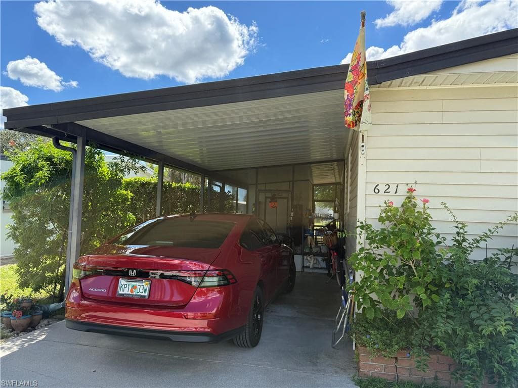 621 Charlemagne Blvd, Naples, FL 34112-2