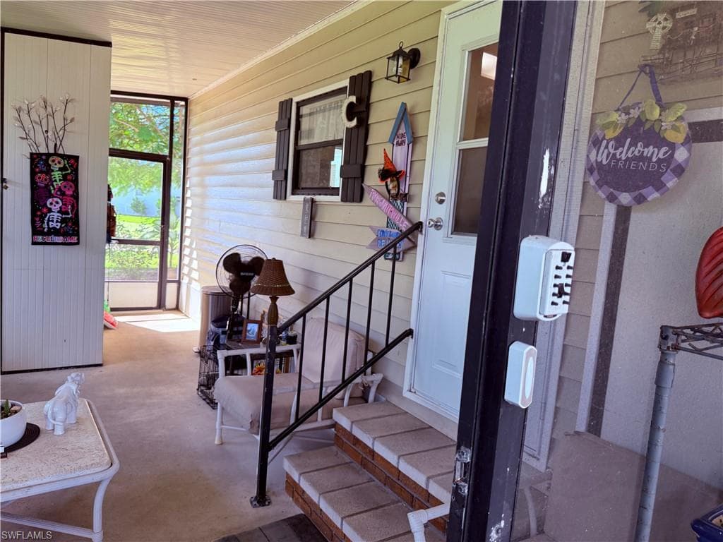 621 Charlemagne Blvd, Naples, FL 34112-3