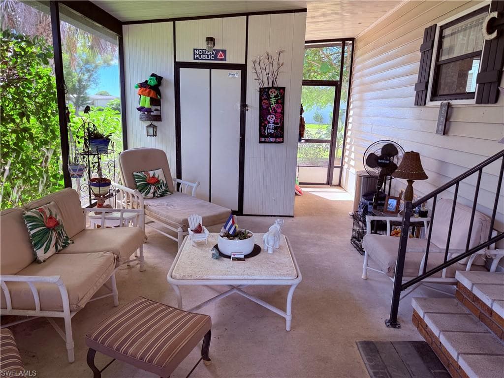 621 Charlemagne Blvd, Naples, FL 34112-4