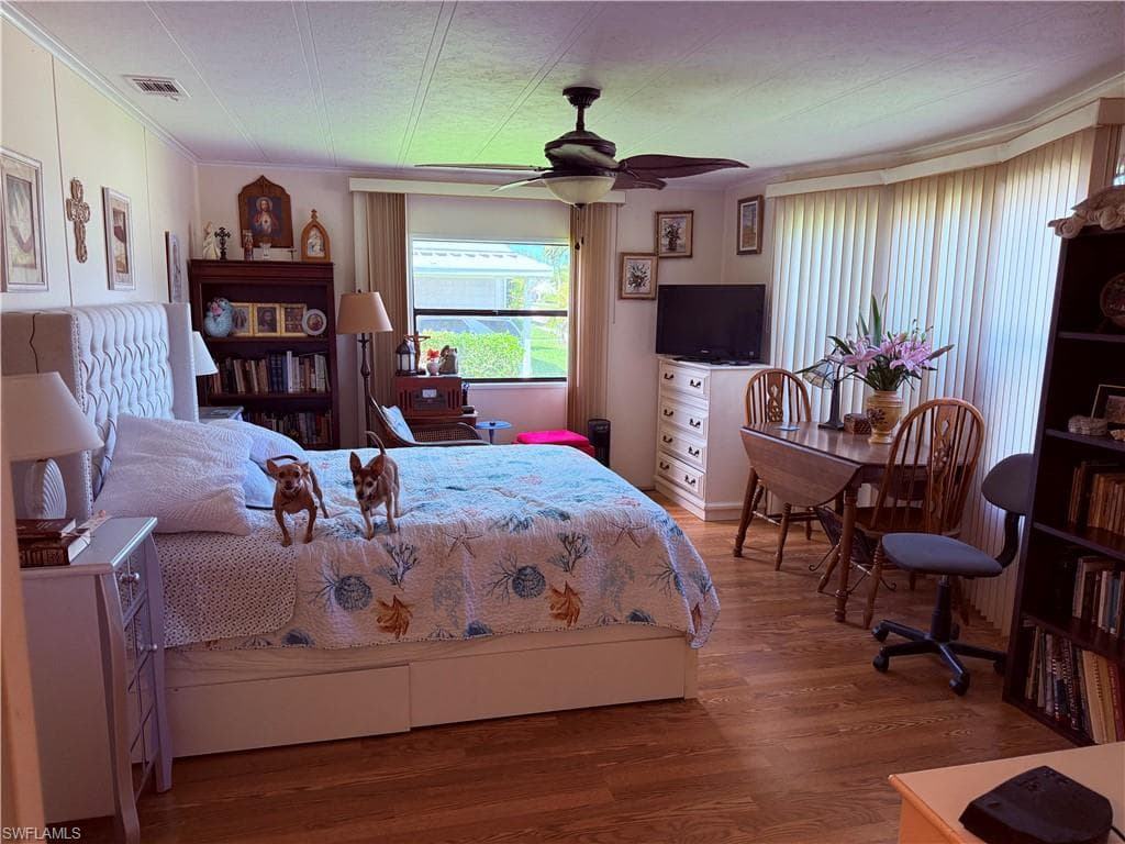 621 Charlemagne Blvd, Naples, FL 34112-5