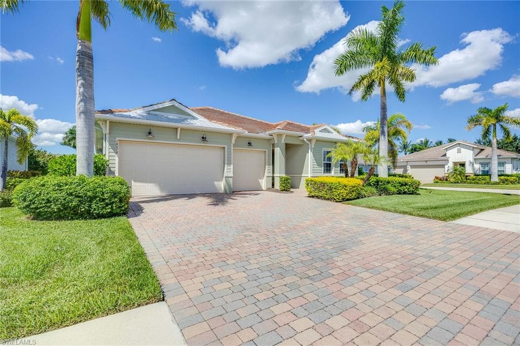14878 Windward Ln, Naples, FL 34114-1