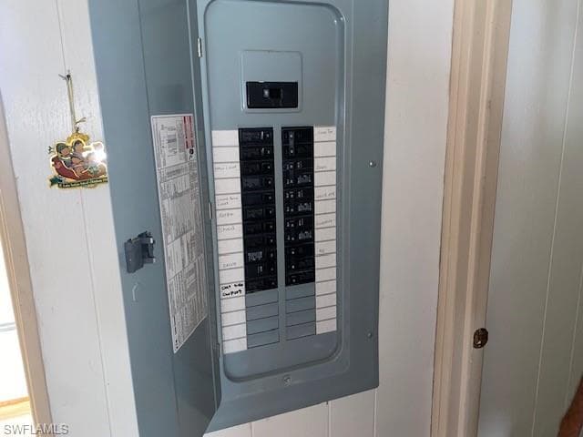 2727 Indianwood Dr, North Fort Myers, FL 33917-39