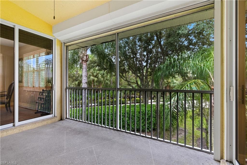 8390 Big Acorn Cir 11c, Naples, FL 34119-29
