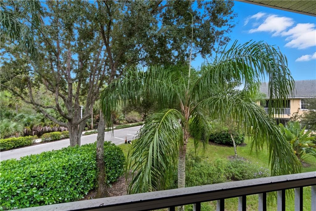 8390 Big Acorn Cir 11c, Naples, FL 34119-30