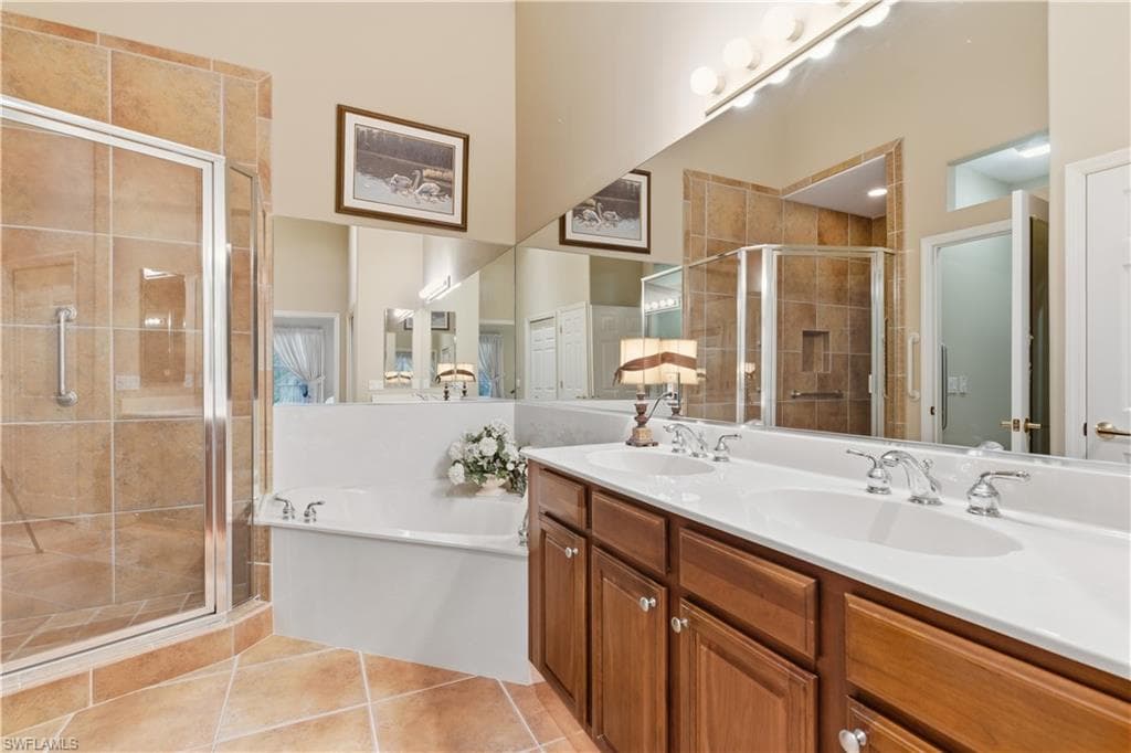 8390 Big Acorn Cir 11c, Naples, FL 34119-36