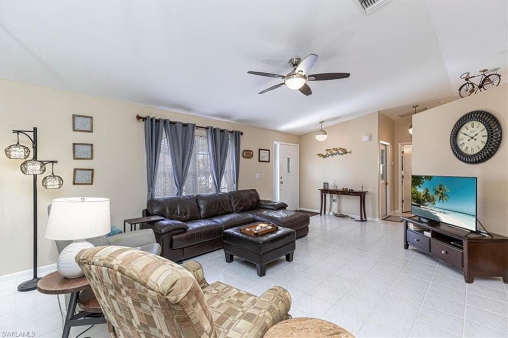 124 Versailles Cir, Naples, FL 34112-10