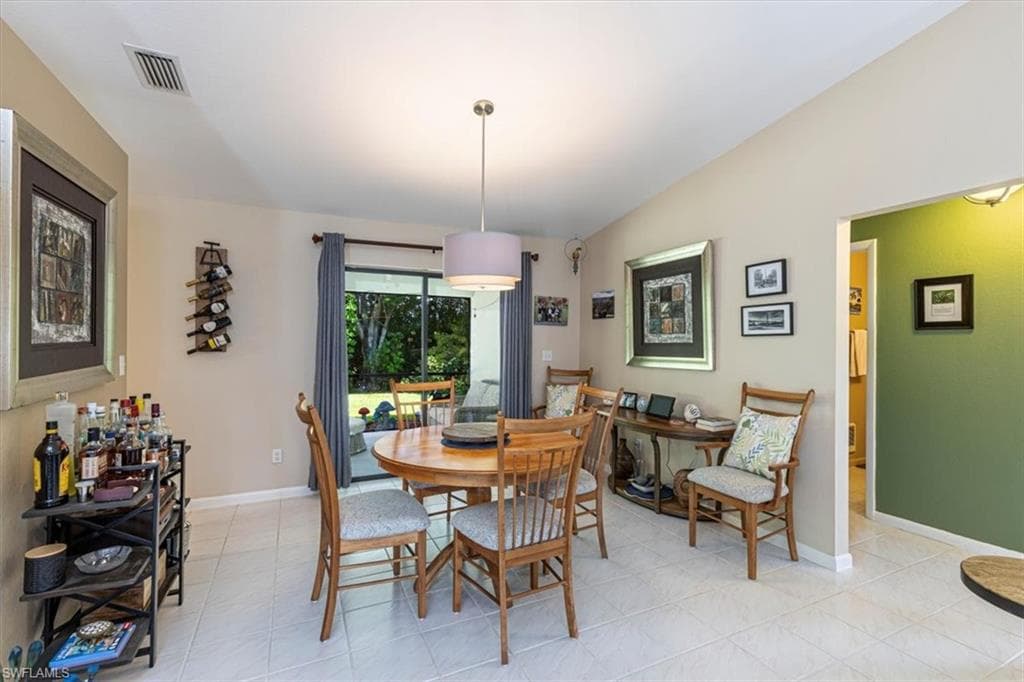 124 Versailles Cir, Naples, FL 34112-11