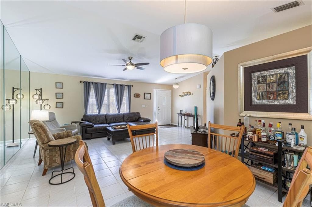 124 Versailles Cir, Naples, FL 34112-12