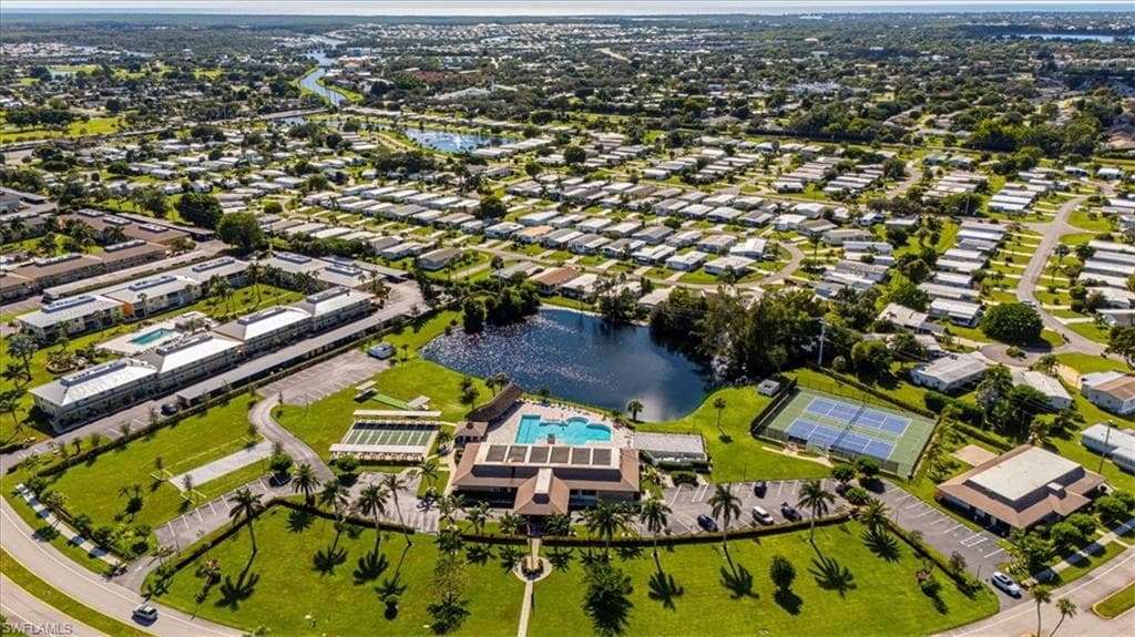 124 Versailles Cir, Naples, FL 34112-25
