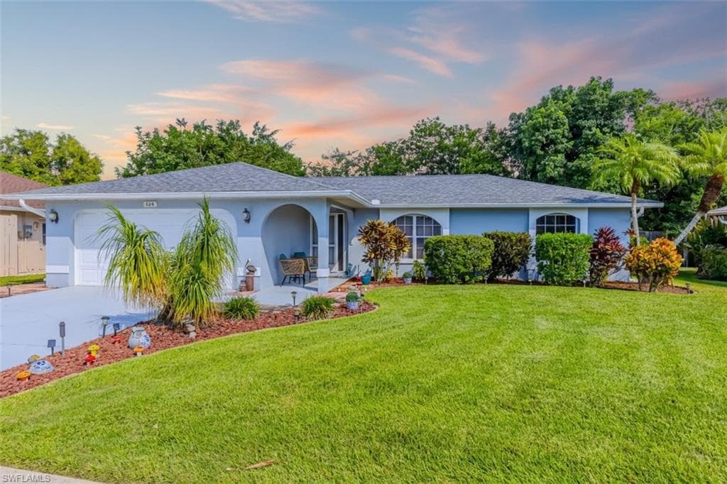 124 Versailles Cir, Naples, FL 34112-1