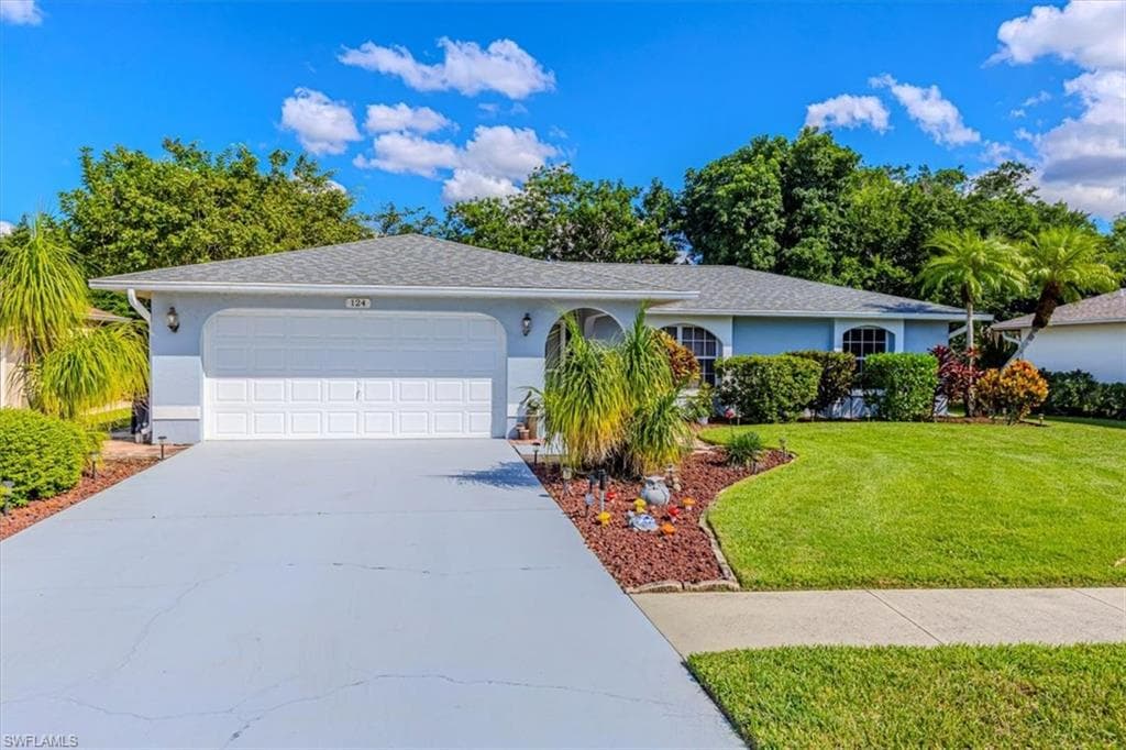 124 Versailles Cir, Naples, FL 34112-2