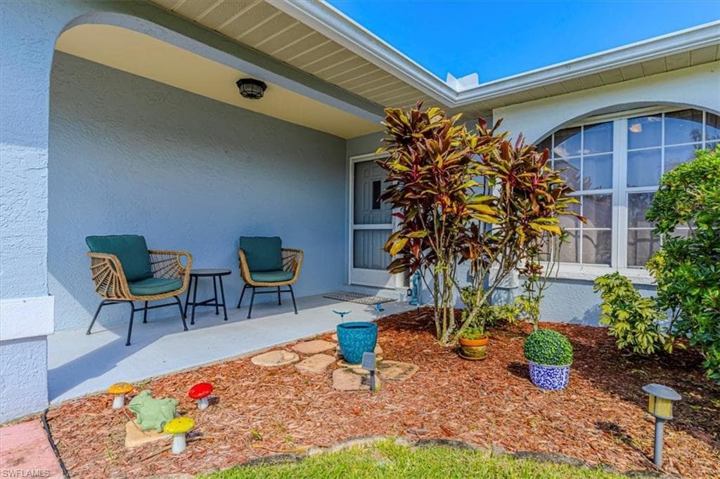 124 Versailles Cir, Naples, FL 34112-4
