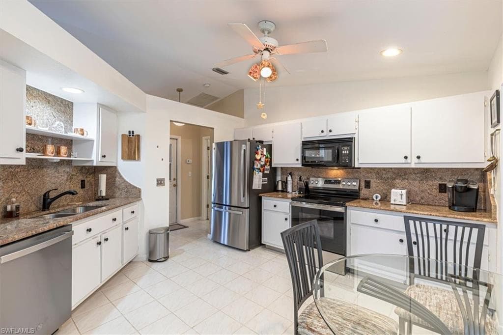 124 Versailles Cir, Naples, FL 34112-5
