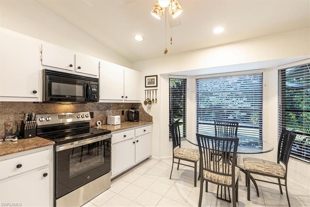 124 Versailles Cir, Naples, FL 34112-6
