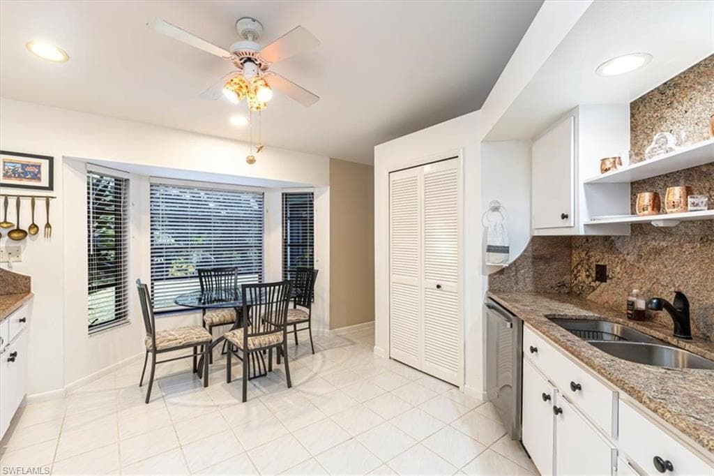 124 Versailles Cir, Naples, FL 34112-7