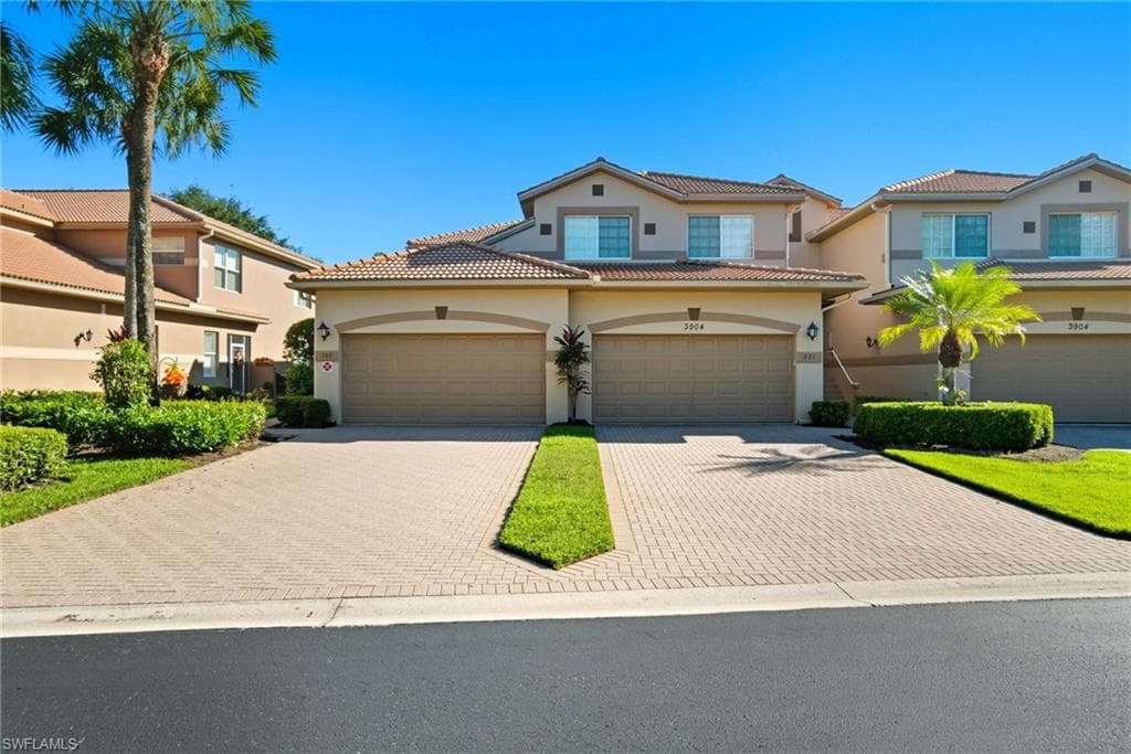 3904 Forest Glen Blvd 7-101, Naples, FL 34114-4