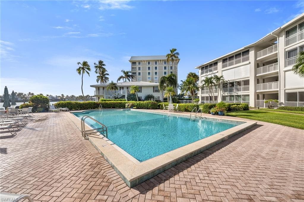 2800 Gulf Shore Blvd N 101, Naples, FL 34103-17