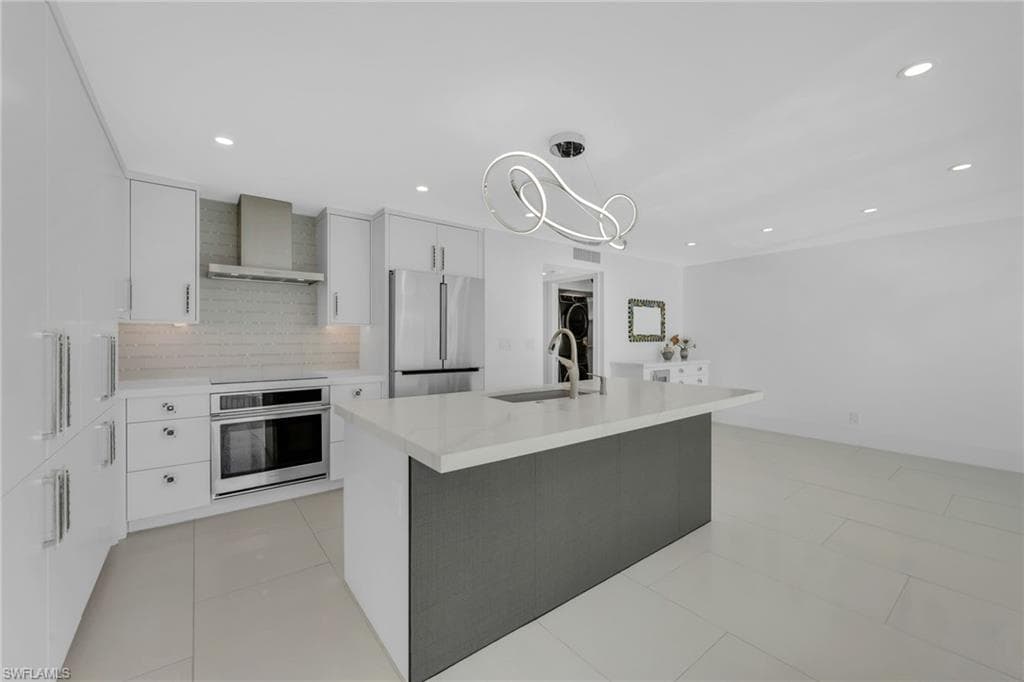 2800 Gulf Shore Blvd N 101, Naples, FL 34103-4