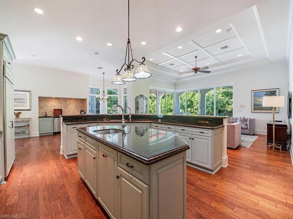 155 20th Ave S, Naples, FL 34102-8