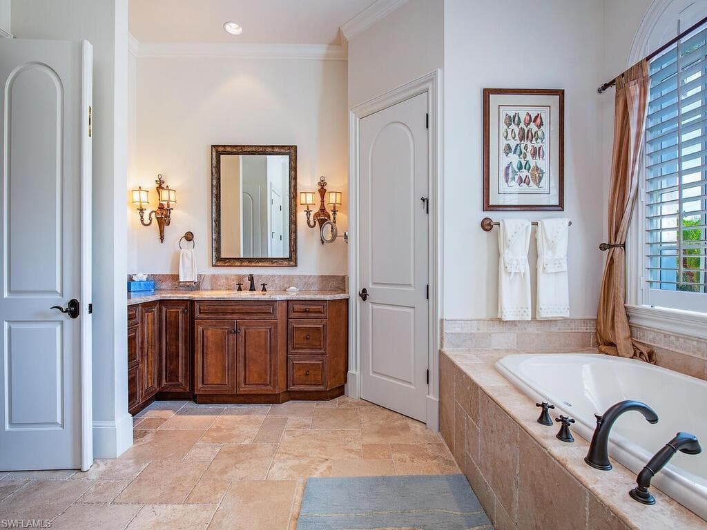 155 20th Ave S, Naples, FL 34102-20