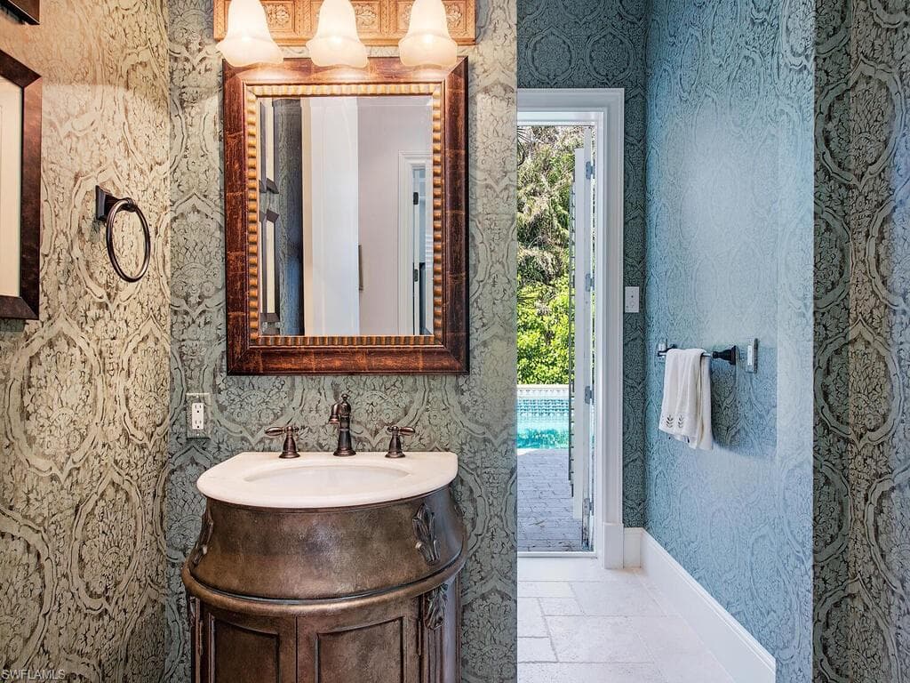 155 20th Ave S, Naples, FL 34102-5