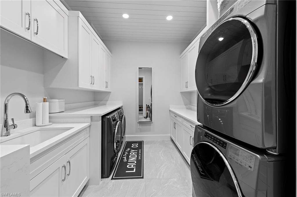 6536 Highcroft Dr, Naples, FL 34119-33