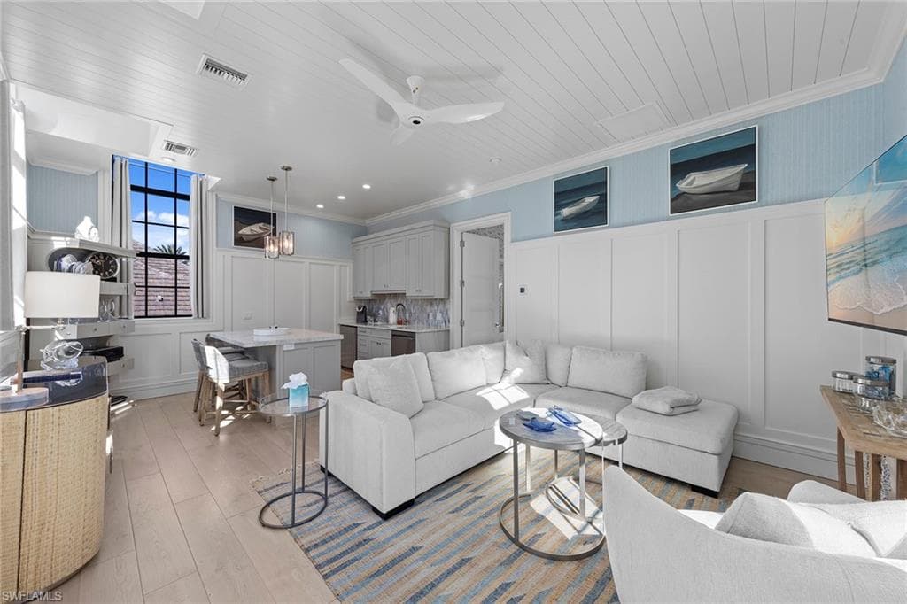 6536 Highcroft Dr, Naples, FL 34119-35