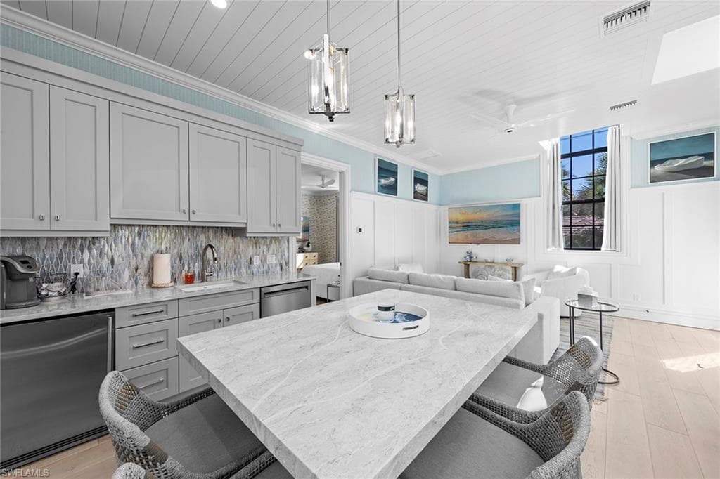 6536 Highcroft Dr, Naples, FL 34119-36