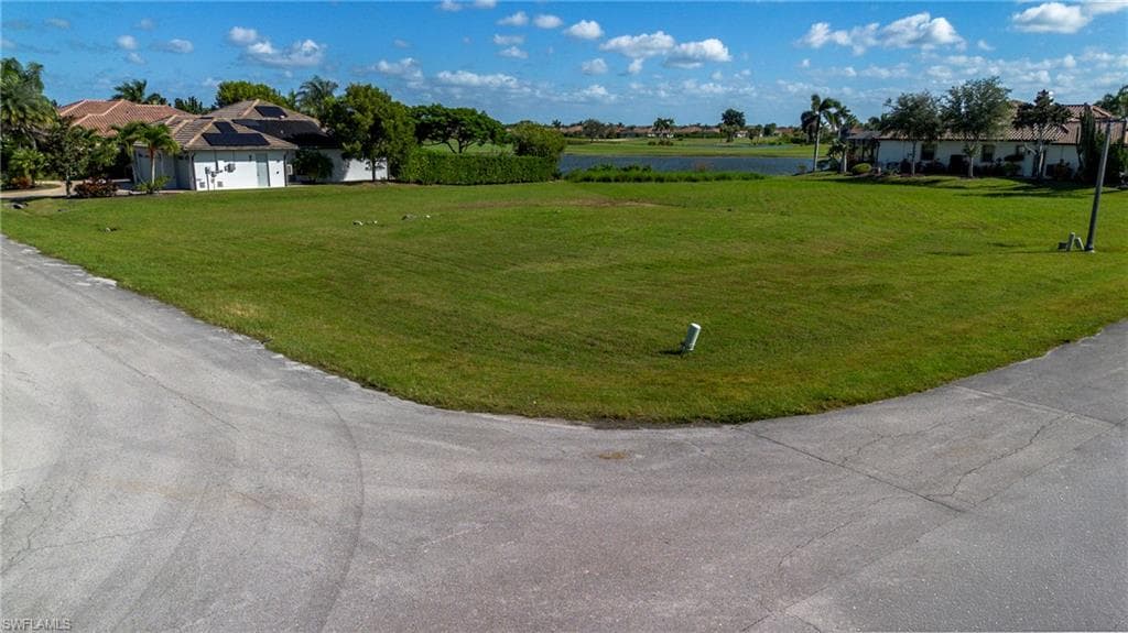 17994 Bluewater Dr, Naples, FL 34114-8