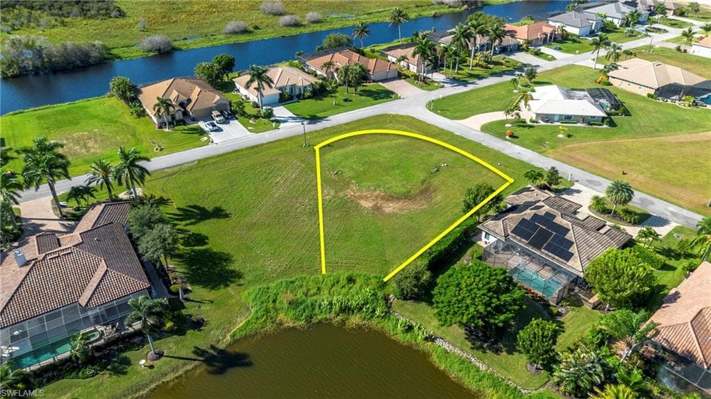 17994 Bluewater Dr, Naples, FL 34114-7