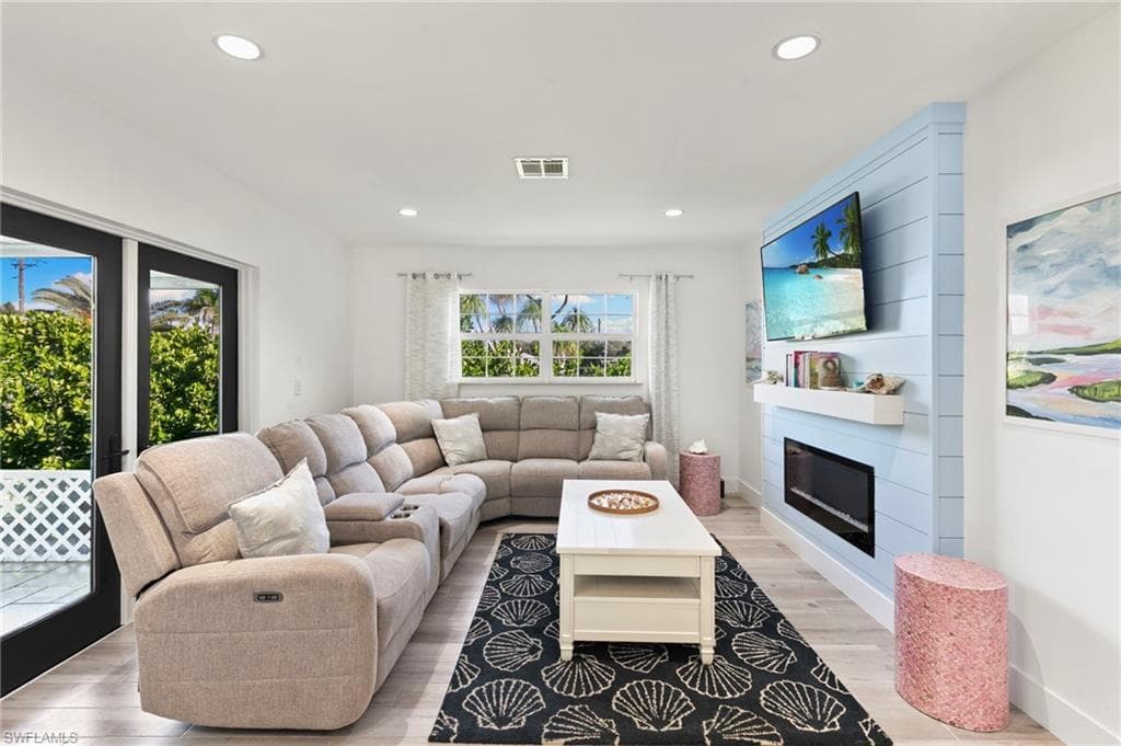 101 San Salvador St, Naples, FL 34113-3