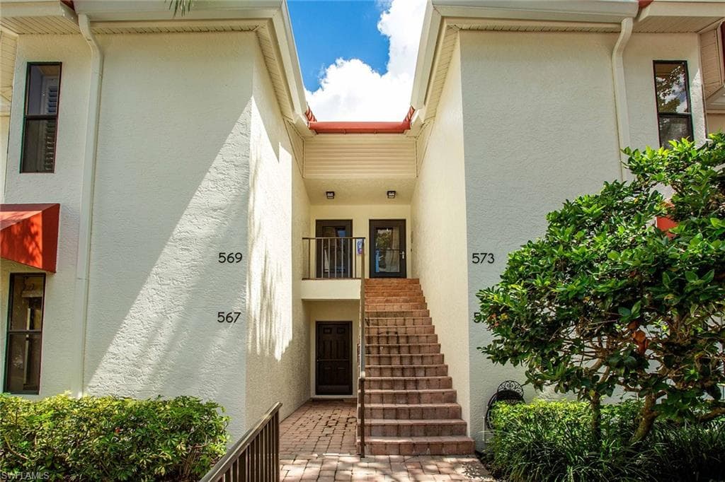 569 Serendipity Dr 569, Naples, FL 34108-24