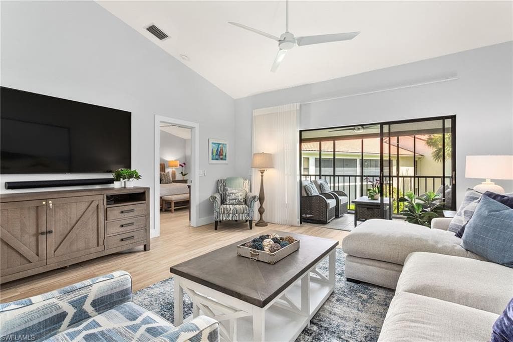 569 Serendipity Dr 569, Naples, FL 34108-1