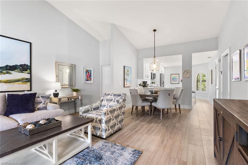 569 Serendipity Dr 569, Naples, FL 34108-3