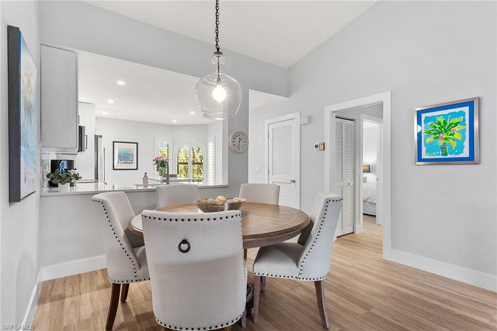 569 Serendipity Dr 569, Naples, FL 34108-4