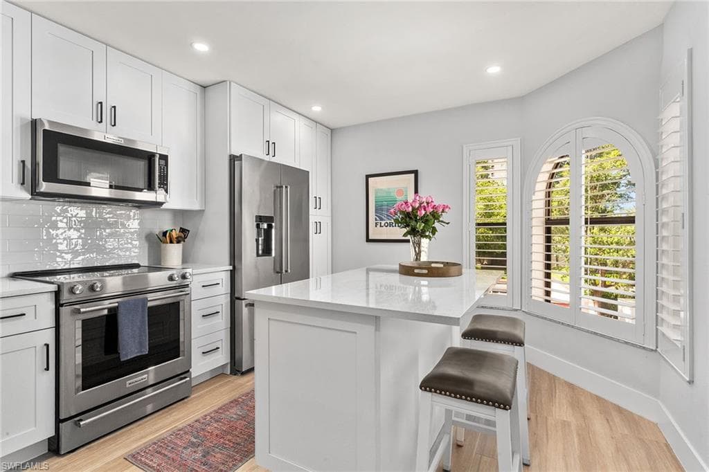 569 Serendipity Dr 569, Naples, FL 34108-6