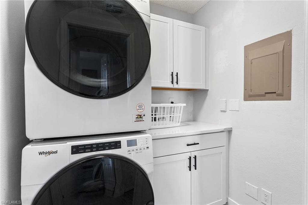 569 Serendipity Dr 569, Naples, FL 34108-7