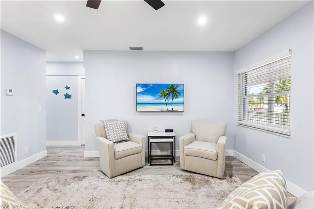 940 3rd St S 204, Naples, FL 34102-9