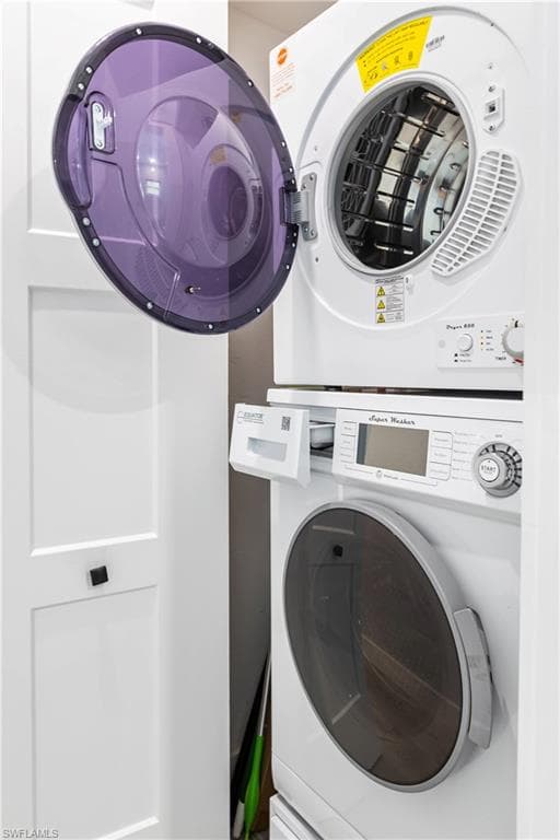 940 3rd St S 204, Naples, FL 34102-15