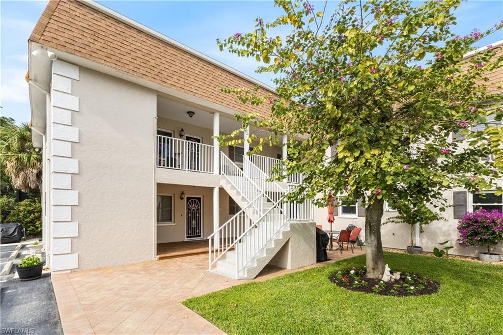 940 3rd St S 204, Naples, FL 34102-16