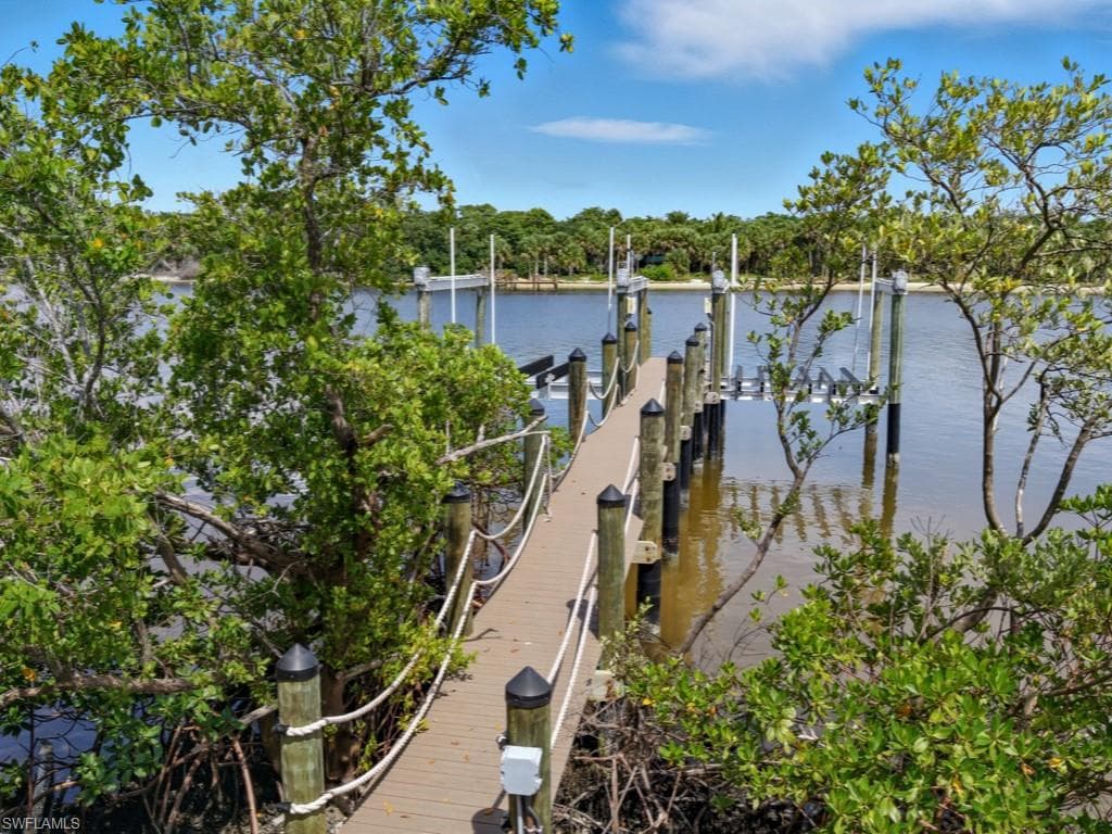 11799 Keewaydin, Naples, FL 34113-8