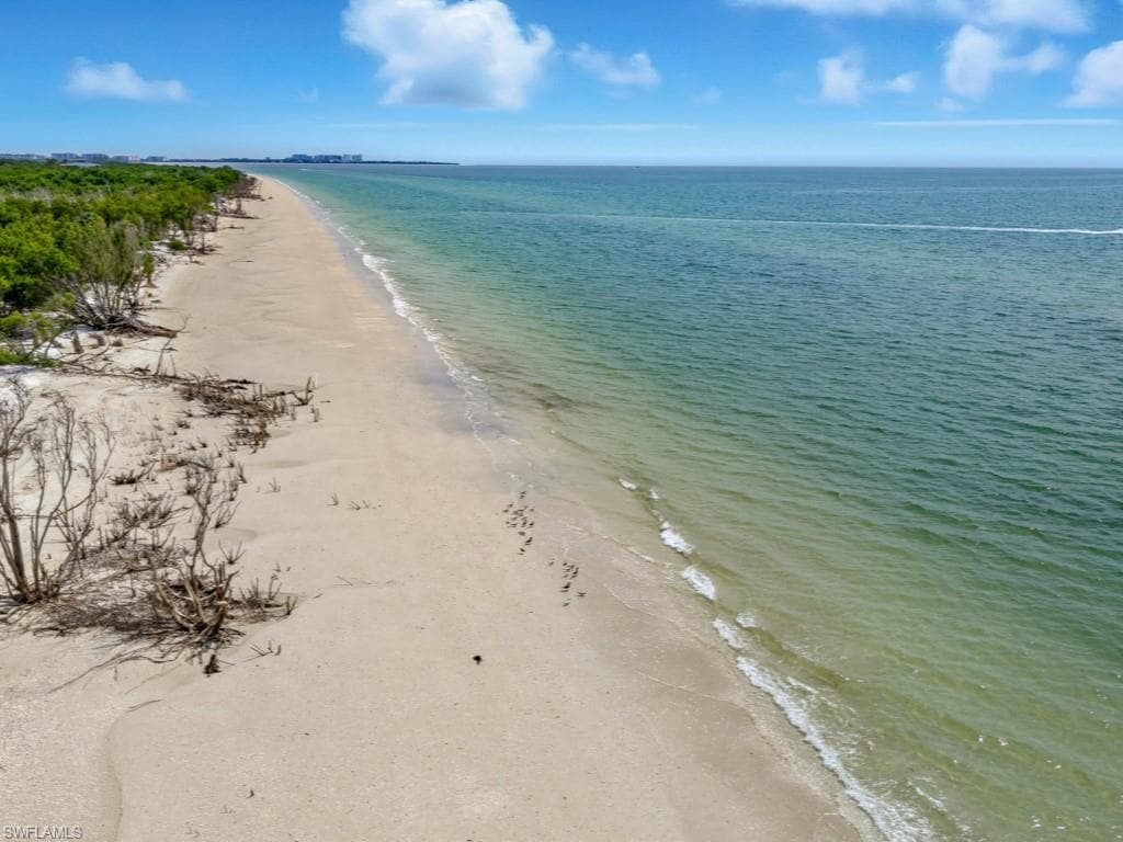 11799 Keewaydin, Naples, FL 34113-1