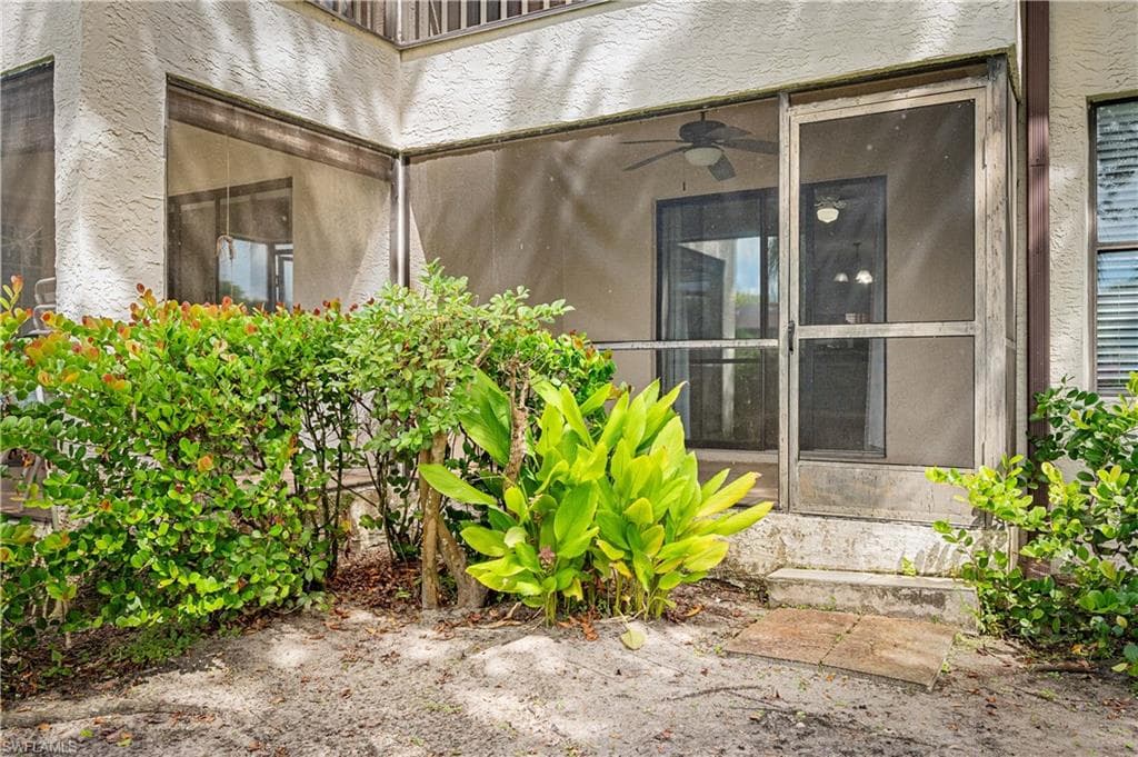 5345 Treetops Dr S102, Naples, FL 34113-1