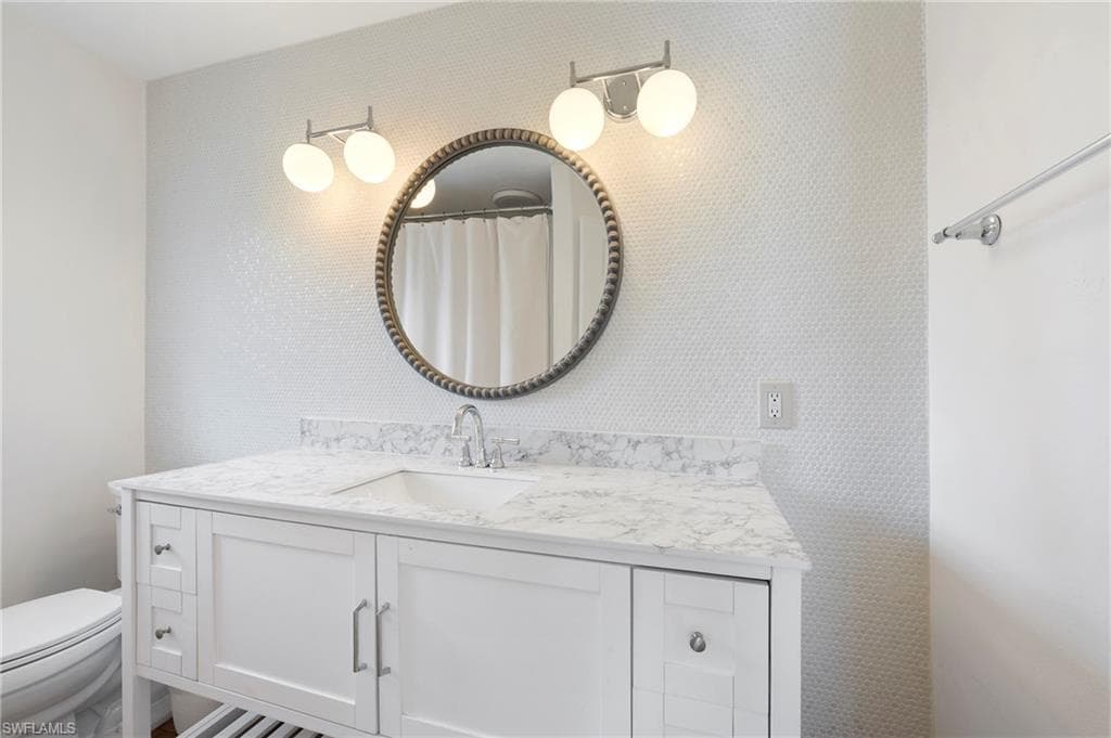 2432 Washington Ave, Naples, FL 34112-12