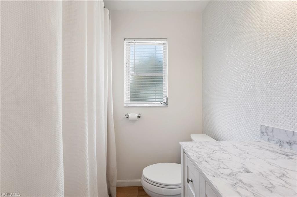 2432 Washington Ave, Naples, FL 34112-13